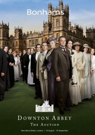 09/2025 : Exposition des costumes de la série Downtown Abbey par Bonhams – Londres