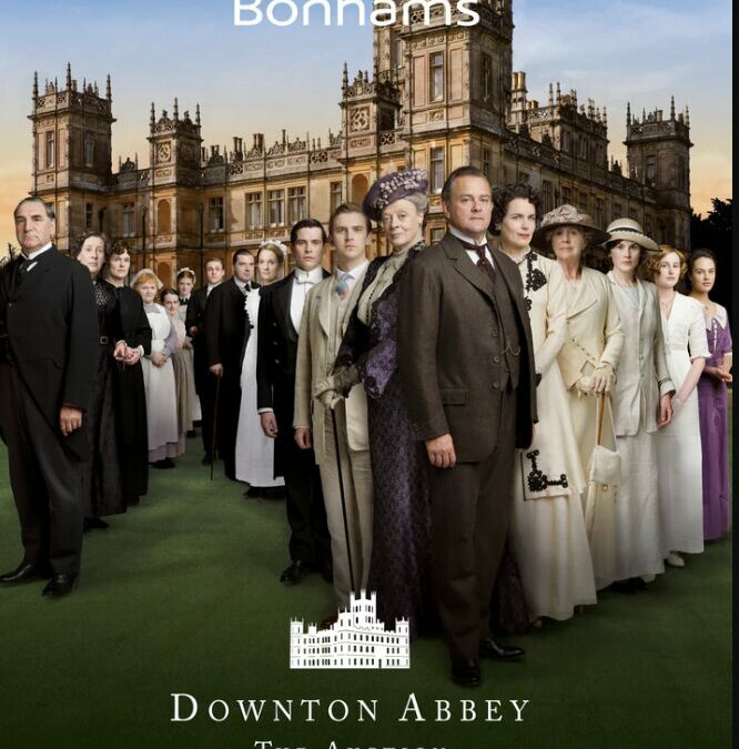 09/2025 : Exposition des costumes de la série Downtown Abbey par Bonhams – Londres
